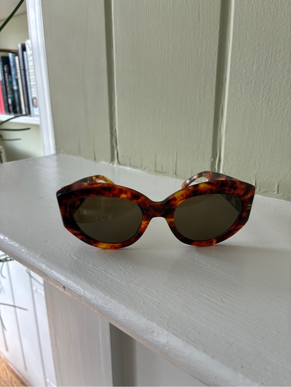 Vintage 1990s Cutler and Gross 0317 Tortoiseshell Cat Eye Oval Sunglasses